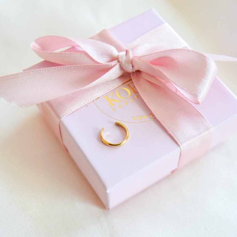 "Simple" 18k forgyldt earcuff i minimalistisk design