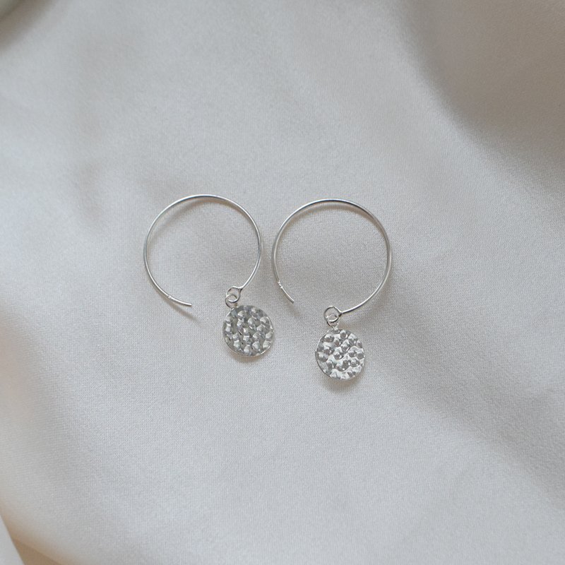 "Elizabeth" s�lv hoops med hammersl�et vedh�ng