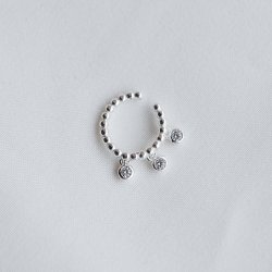 "Ellis" earcuff i sterlings�lv med hvite steiner.