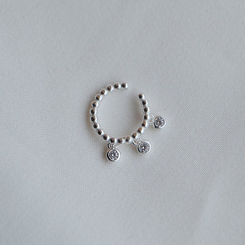 "Ellis" s�lv earcuff med hvide sten