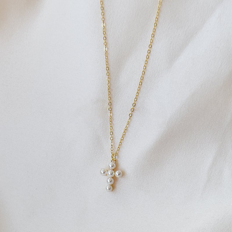 "Ethel" gullkjede med lite perlekors