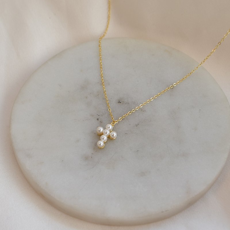 "Ethel" gullkjede med lite perlekors