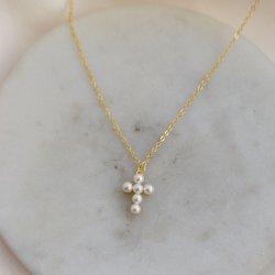 "Ethel" gullkjede med lite perlekors