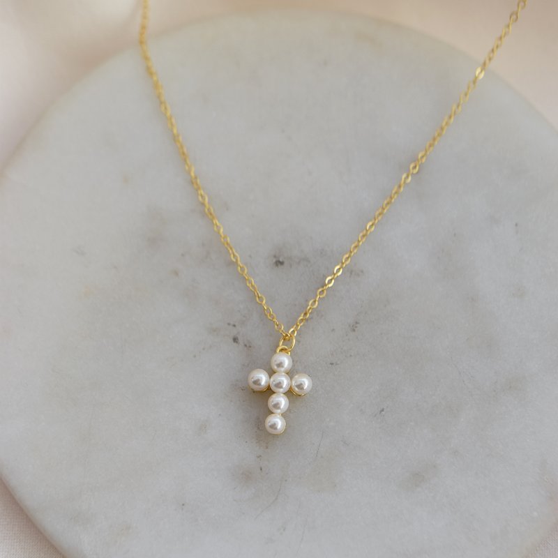 "Ethel" gullkjede med lite perlekors