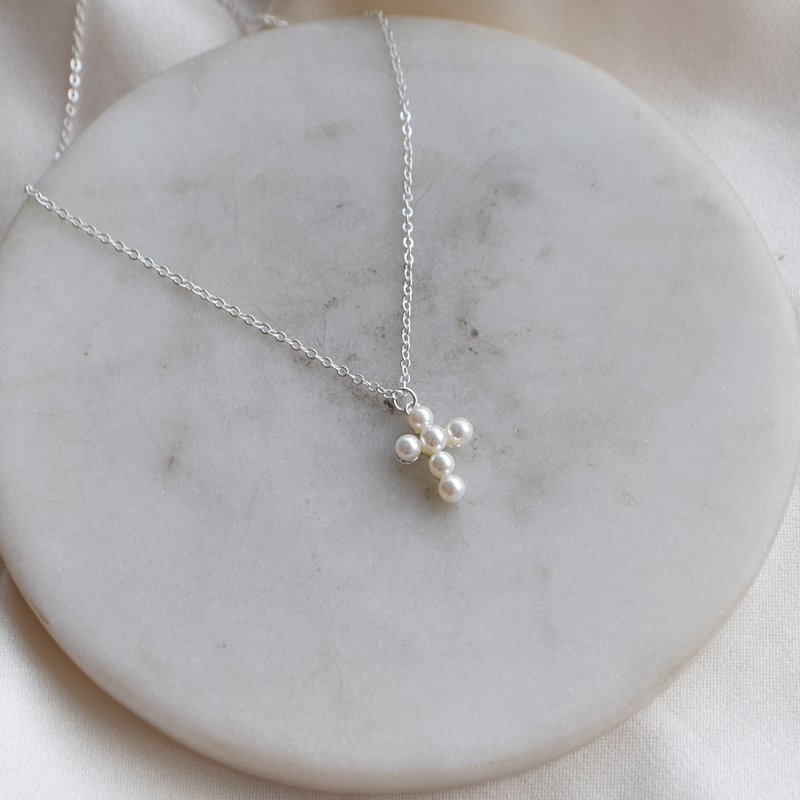 "Ethel" necklace in sterling silver with a small pearl cross