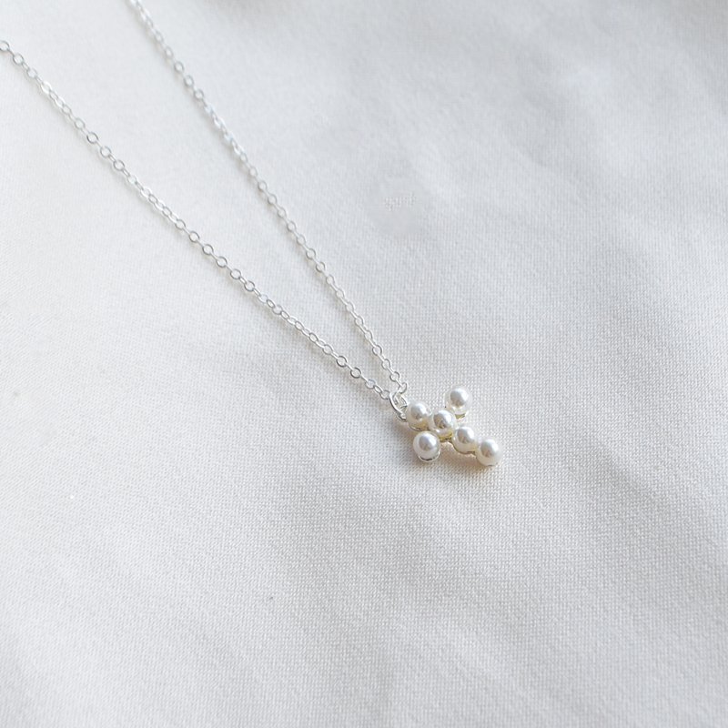 "Ethel" necklace in sterling silver with a small pearl cross