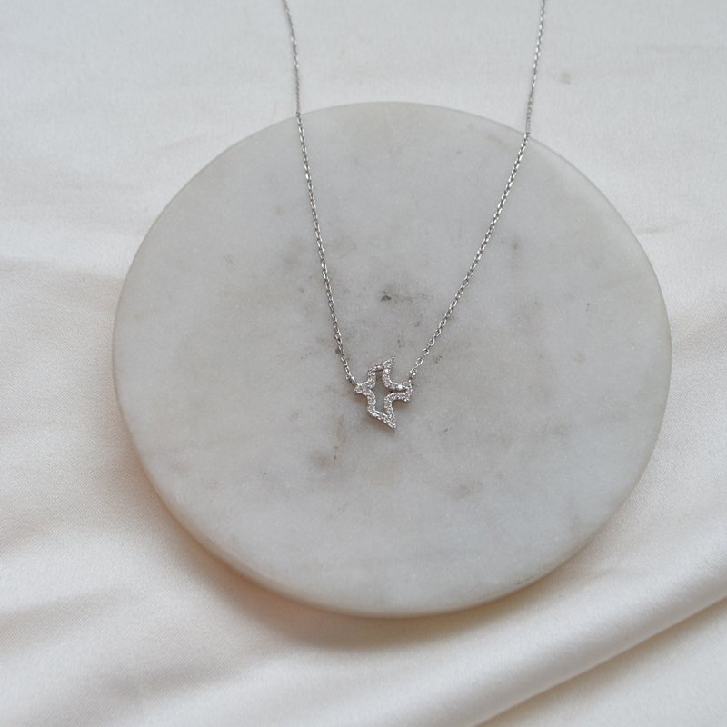 "Falcon" halskjede i sterlings�lv med en liten svale