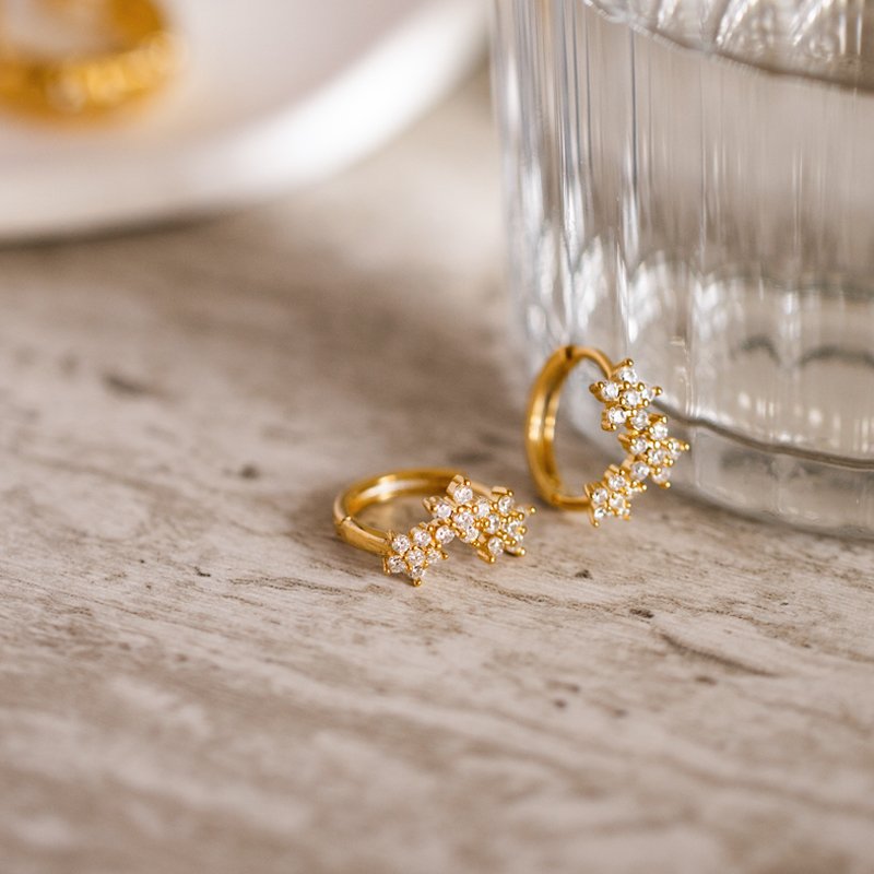 "Flower" 18k gold plated hoops with flowers
