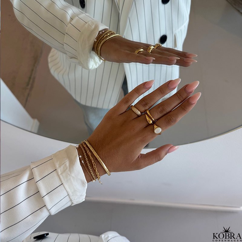 "Nova Moon" chunky guld ring med sten