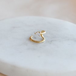 "Genie" earcuff i 18k forgylt sterlings�lv med stein.