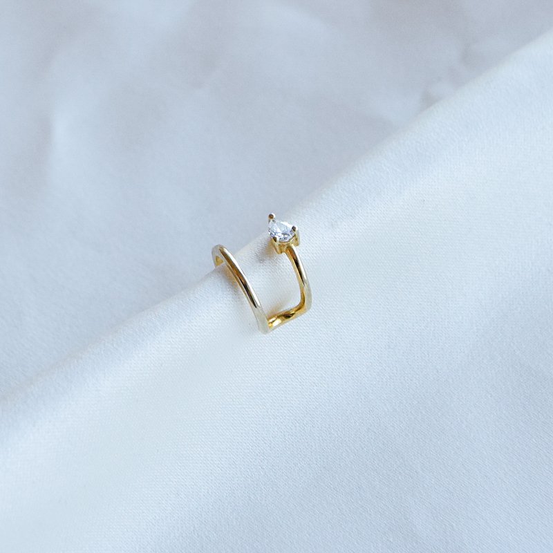 "Genie" earcuff i 18k forgylt sterlings�lv med stein.