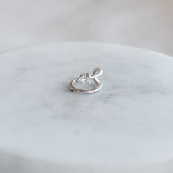 "Genie" earcuff i sterlings�lv med stein.