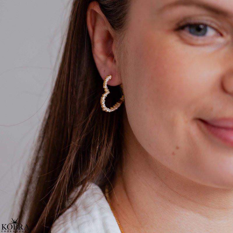 "Mikami" store guld hjerte reringe med hvide sten