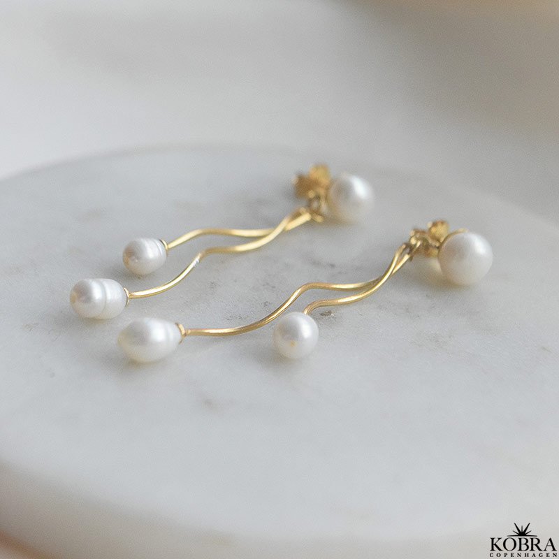 "Silke" 18 karat forgyldte curvy perle reringe