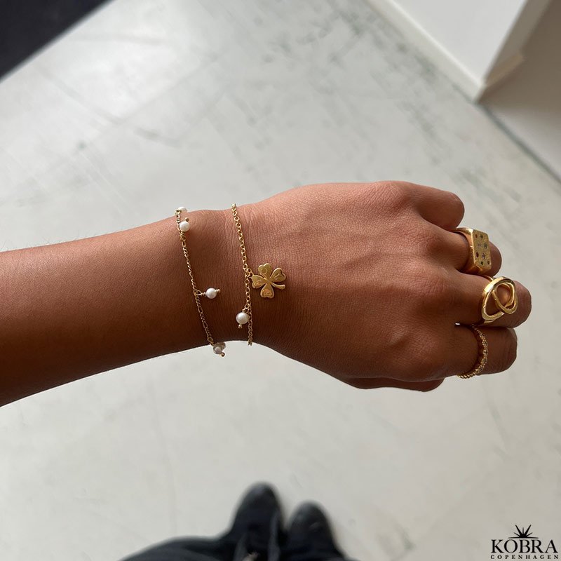 "Balance" gold bracelet with genuine freshwater pearls