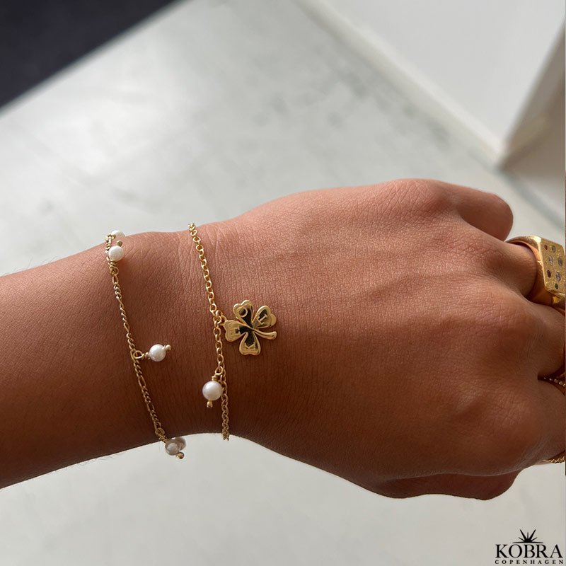 "Balance" gold bracelet with genuine freshwater pearls