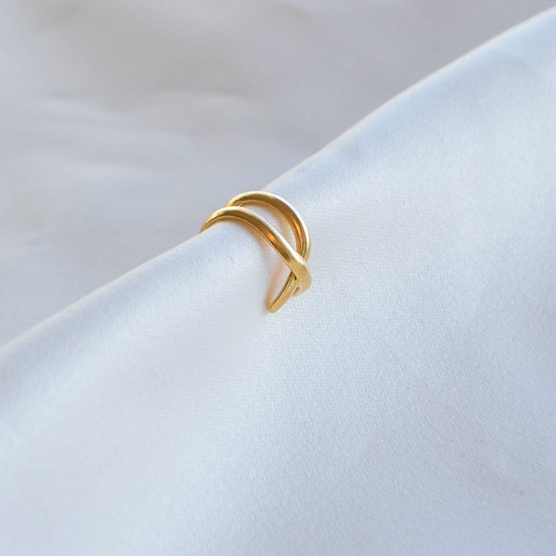 "Hayden" earcuff i 18k gullbelagt sterling s�lv