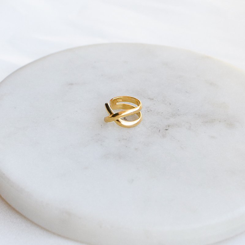 "Hayden" earcuff i 18k gullbelagt sterling s�lv