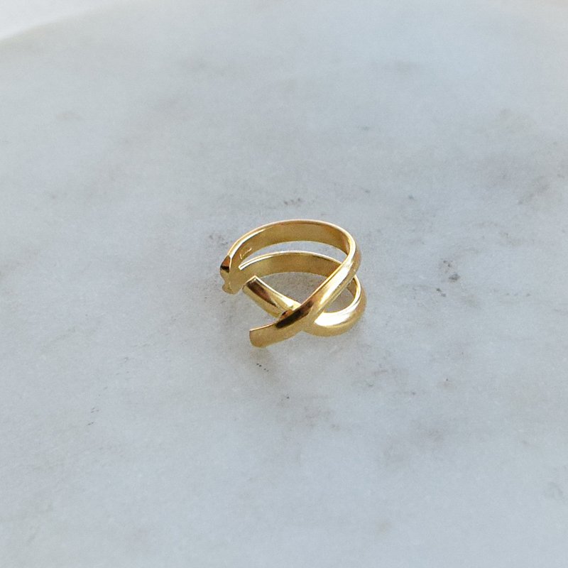 "Hayden" earcuff i 18k gullbelagt sterling s�lv