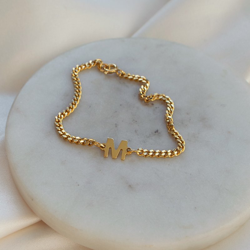 "Hayes" gullbelagt armb�nd med brevet ditt