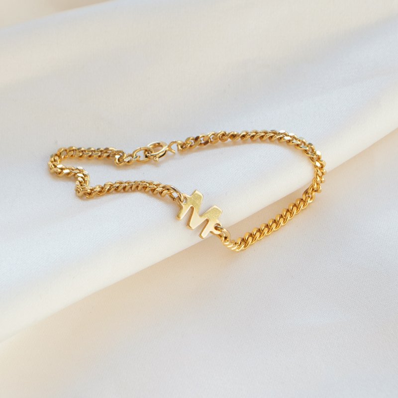 "Hayes" gullbelagt armb�nd med brevet ditt