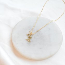 "Hoshi" halsk�de i 18k forgyldt sterling s�lv med stjernetegn og zirkonia sten 