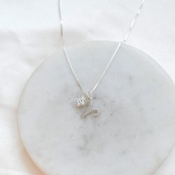 "Hoshi" halsk�de i sterling s�lv med stjernetegn og zirkonia sten 