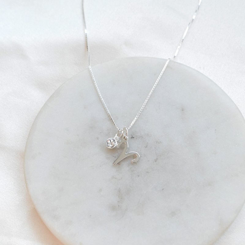 "Hoshi" halsk�de i sterling s�lv med stjernetegn og zirkonia sten 