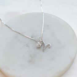 "Hoshi" halsk�de i sterling s�lv med stjernetegn og zirkonia sten 