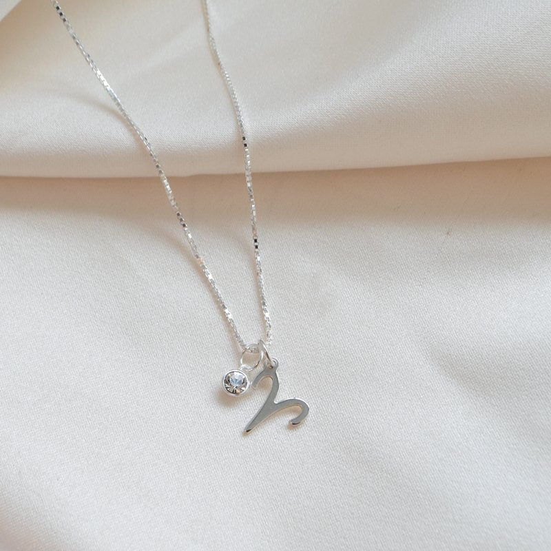 "Hoshi" halsk�de i sterling s�lv med stjernetegn og zirkonia sten 