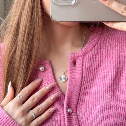 "Fleur" Silverhalsband med Fyrkl�ver och Stenar