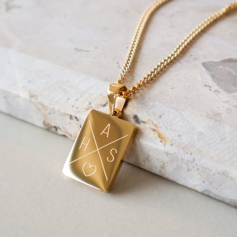 "Reign" necklace in 18K gold-plated stainless steel with cross engraving