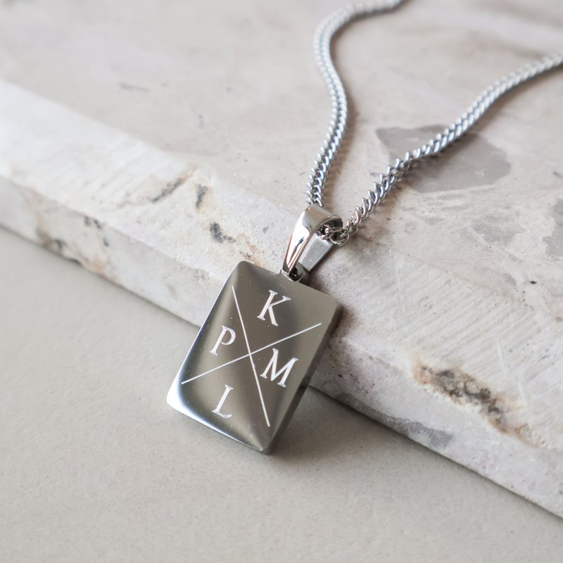 "Reign" necklace in stainless steel with cross engraving