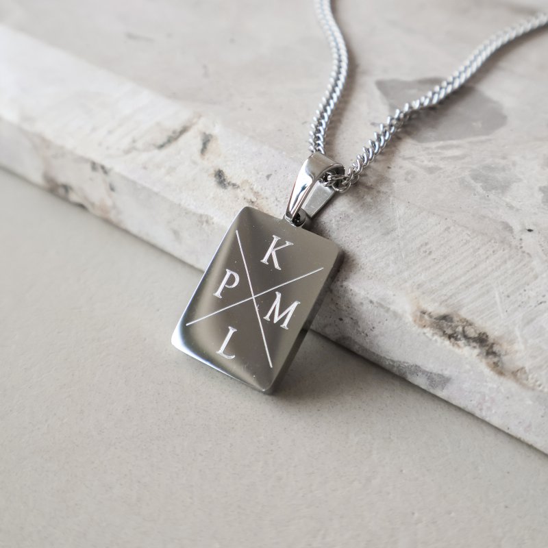 "Reign" necklace in stainless steel with cross engraving