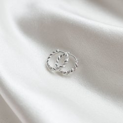 "Twistie" Tvinnade silver minihoops med stenar