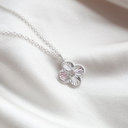 "Fleur" Silverhalsband med Fyrkl�ver och Stenar