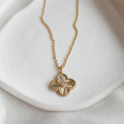 "Fleur" Guldpl�terat Halsband med Fyrkl�ver och Stenar