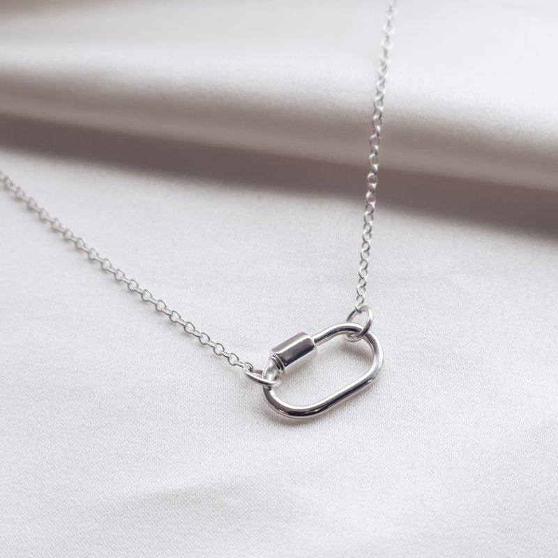 "Charm Club" silverhalsband med l�s f�r charms