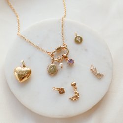 "Charm Club" guldpl�terat halsband med l�s f�r charms