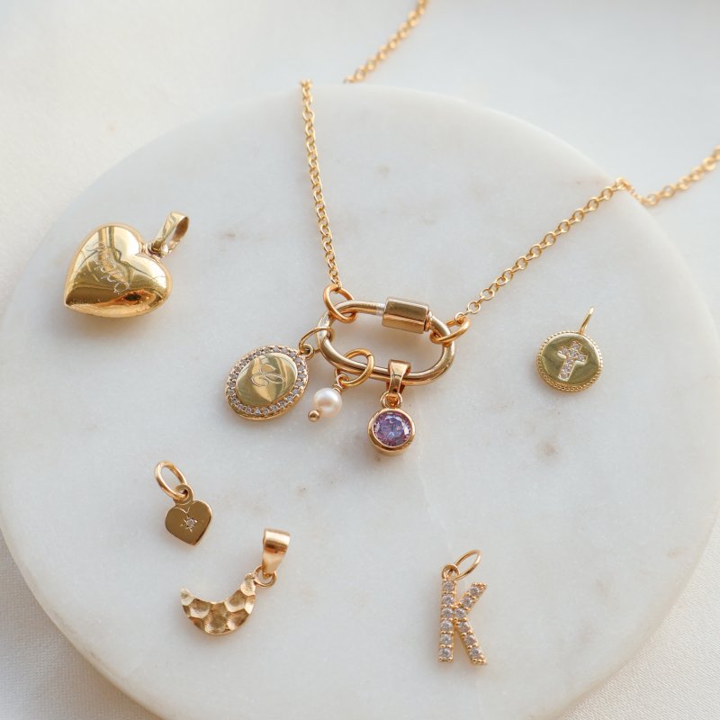 "Charm Club" guldpl�terat halsband med l�s f�r charms