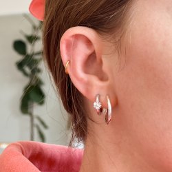 "Marguerit" sm� s�lv hoops med en marguerit