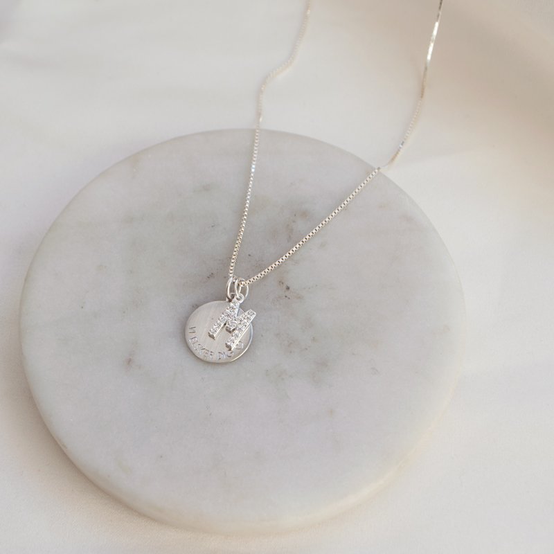 "Journal" amulettkjede i s�lv med gravering og personlig brev