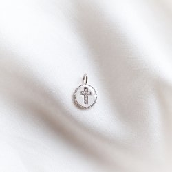Charm-Liten amulett med kors och sten i silver