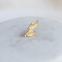 "Lavender" earcuff i 18k forgylt sterlings�lv med bladdesign.