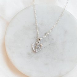 "Leah" halsk�de i sterling s�lv med hjerte, kors og zirkonia sten