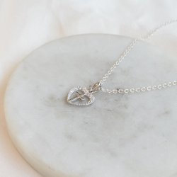 "Leah" halsk�de i sterling s�lv med hjerte, kors og zirkonia sten