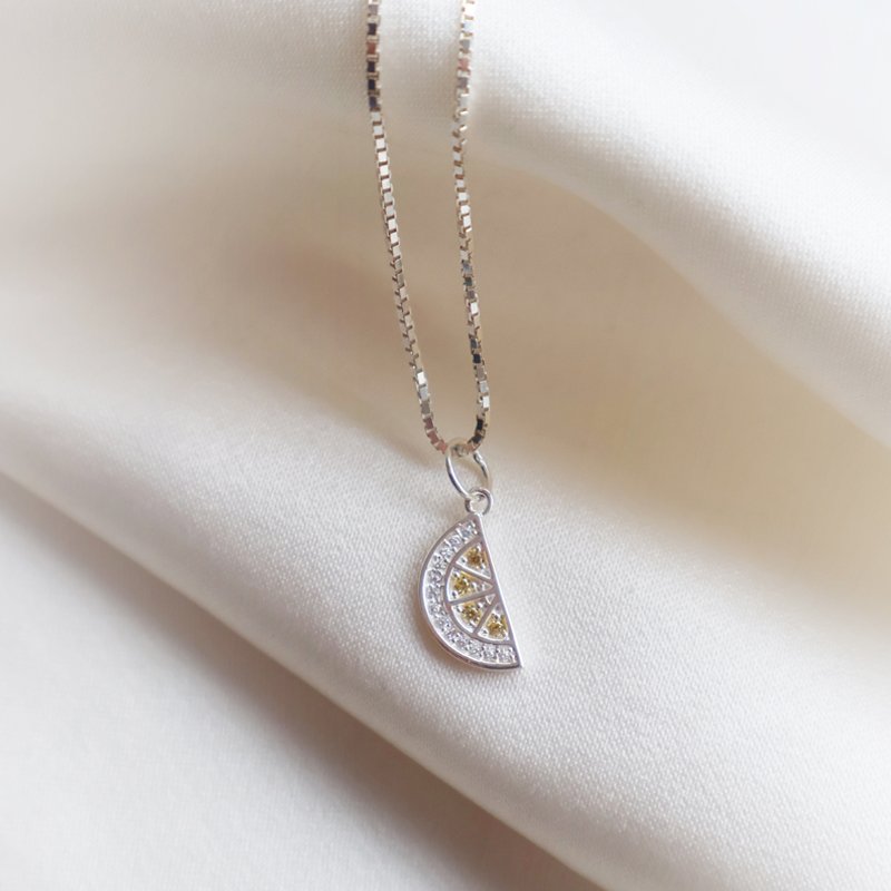 "Lemon Drop" s�lv charm med citron
