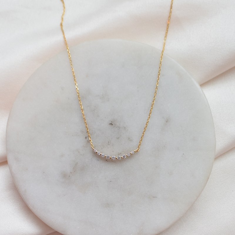 "Limone" halsk�de i 18k forgyldt sterling s�lv med hvide zirkonia sten