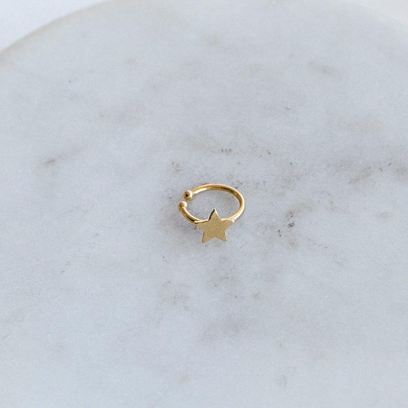 "Little star" earcuff i 18 karat forgylt sterlings�lv.