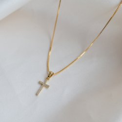 "Lucia" halsk�de i 18k forgyldt sterling s�lv med zirkonia kors